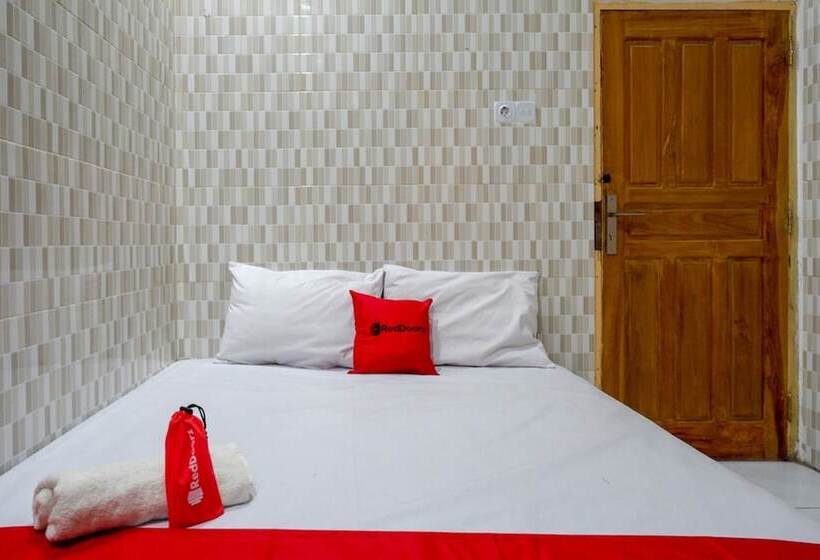 בית מלון כפרי Reddoorz Near Lippo Plaza Kendari