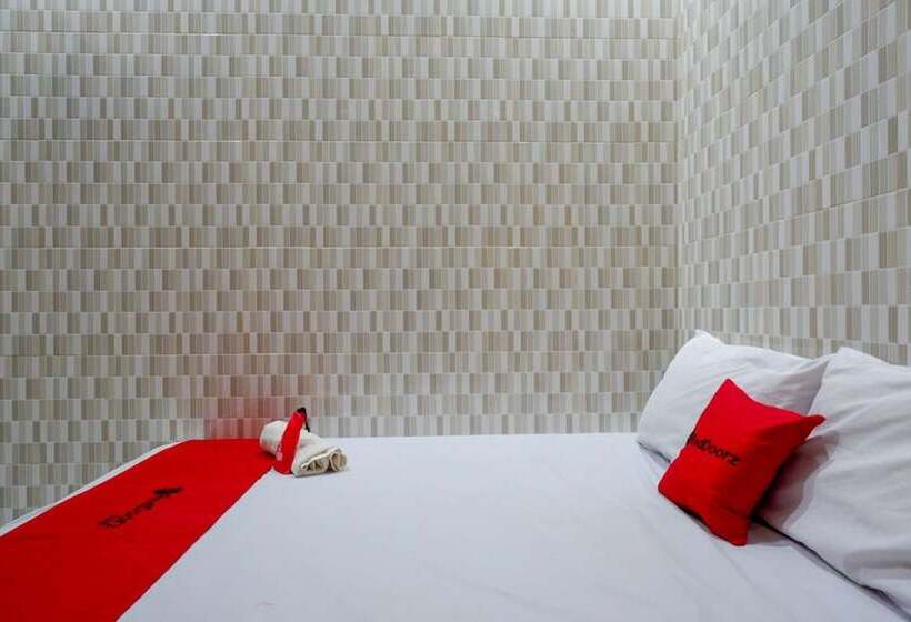 בית מלון כפרי Reddoorz Near Lippo Plaza Kendari