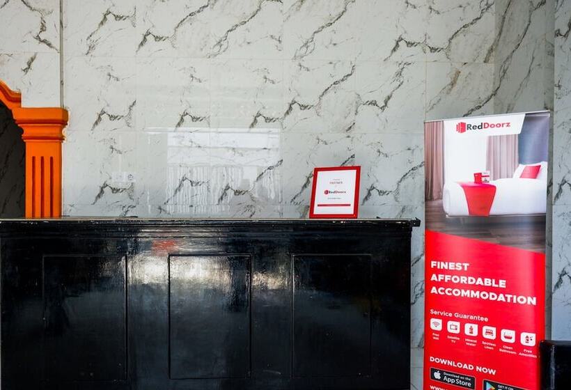 בית מלון כפרי Reddoorz Near Lippo Plaza Kendari