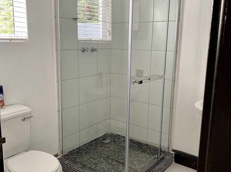 Отель Sandton Shandon House