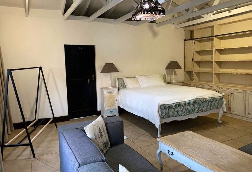 Отель Sandton Shandon House