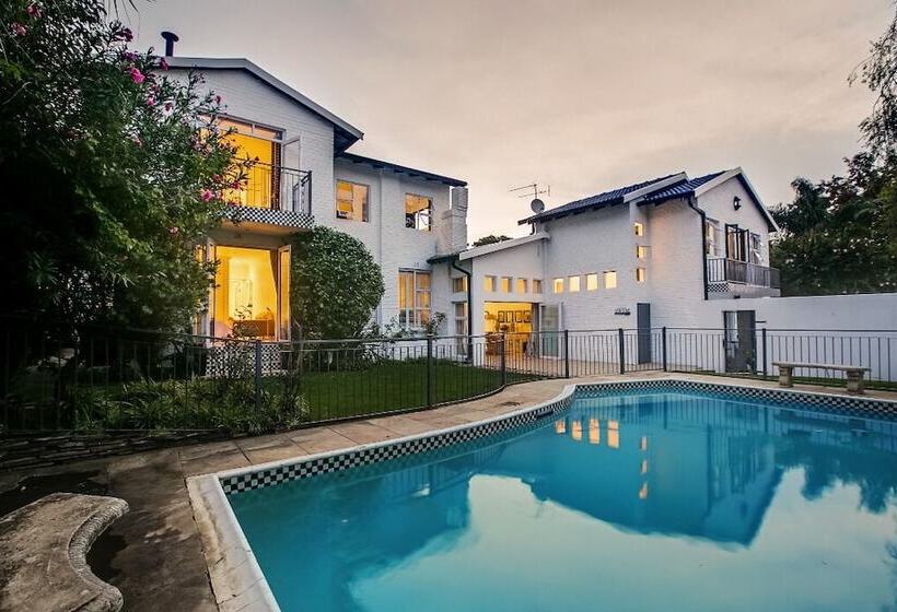 Отель Sandton Shandon House