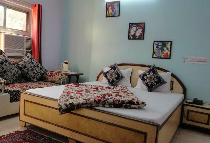 ホテル Swarajya Palace