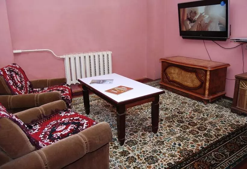 هتل Vodokanal Place Khorezm National House