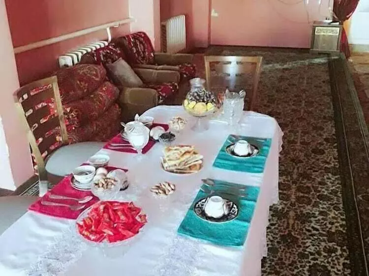 هتل Vodokanal Place Khorezm National House