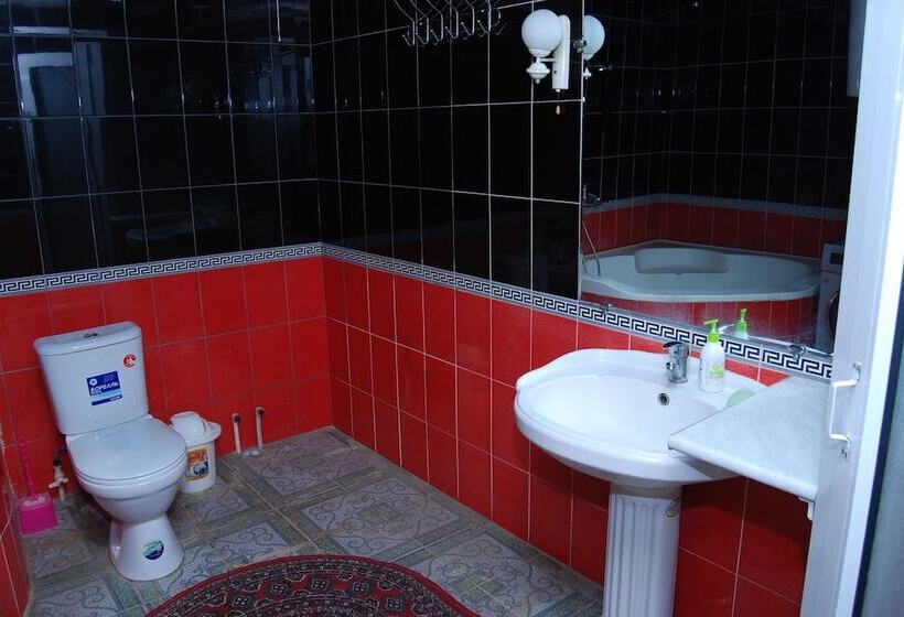 هتل Vodokanal Place Khorezm National House