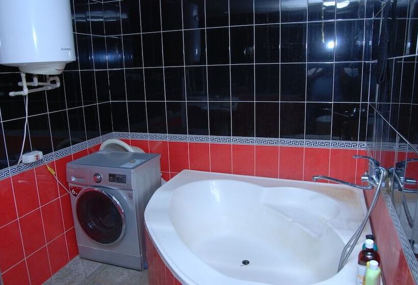 هتل Vodokanal Place Khorezm National House