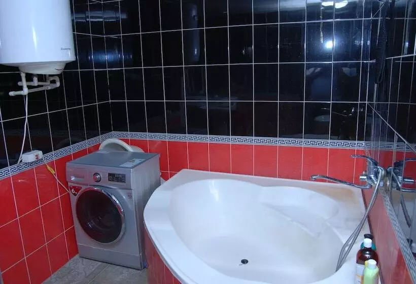 هتل Vodokanal Place Khorezm National House