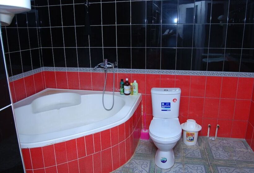 هتل Vodokanal Place Khorezm National House