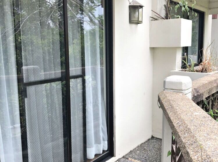 호텔 Royale Tagaytay B&b