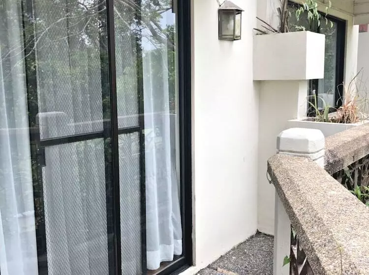 Hotelli Royale Tagaytay B&b