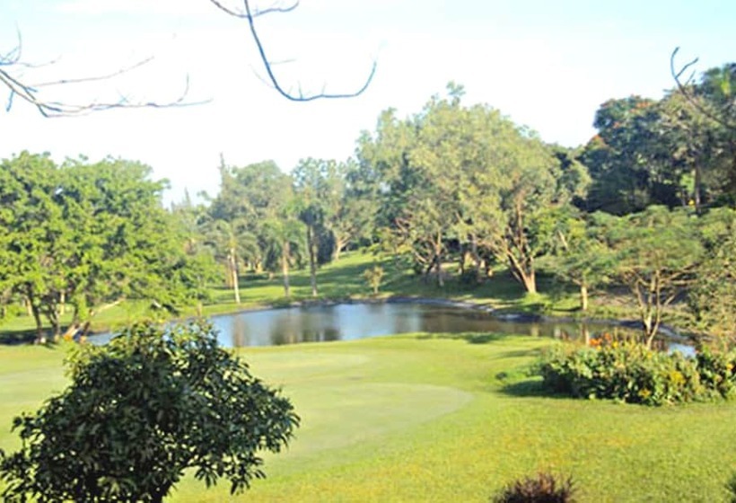 호텔 Royale Tagaytay B&b