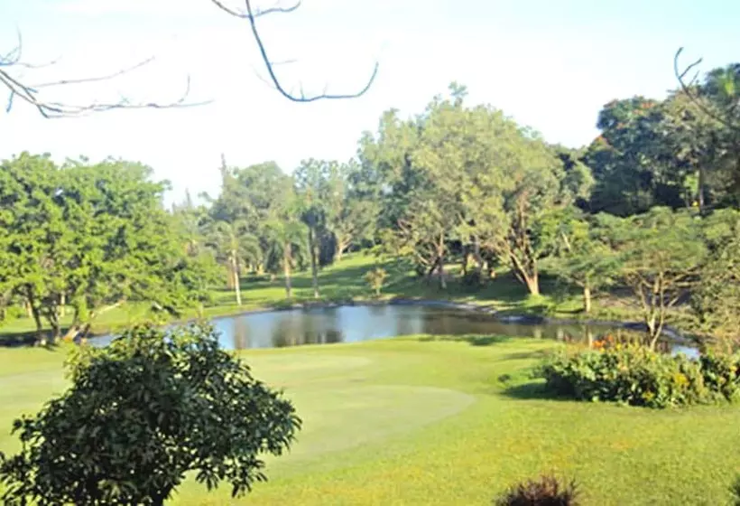 Hotelli Royale Tagaytay B&b