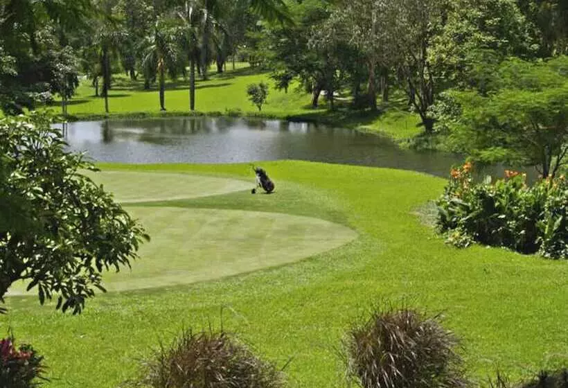 Hotelli Royale Tagaytay B&b