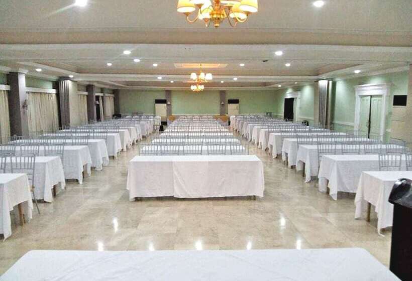 호텔 Royale Tagaytay B&b