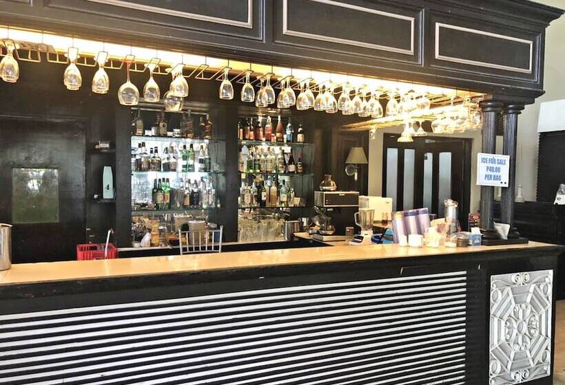 호텔 Royale Tagaytay B&b