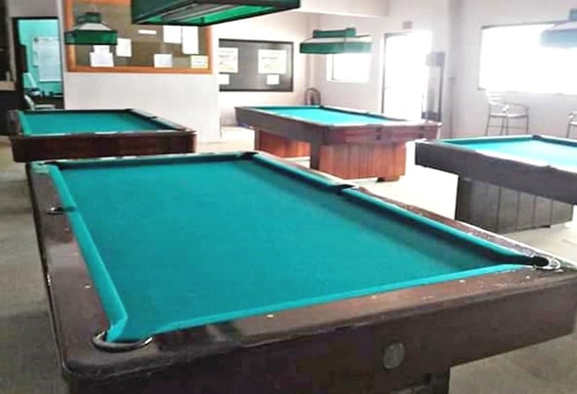 호텔 Royale Tagaytay B&b