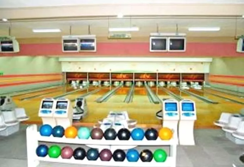 Hotelli Royale Tagaytay B&b