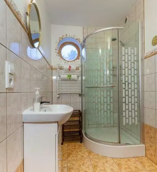 ユースホステル Poziomka