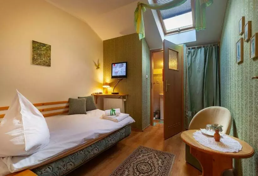 ユースホステル Poziomka