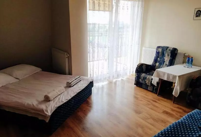 Retkeilymaja Zajazd Dolina Sadosiów