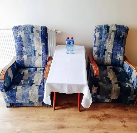 Retkeilymaja Zajazd Dolina Sadosiów