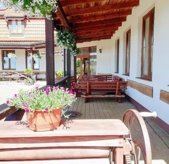 Retkeilymaja Zajazd Dolina Sadosiów