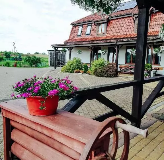 Retkeilymaja Zajazd Dolina Sadosiów