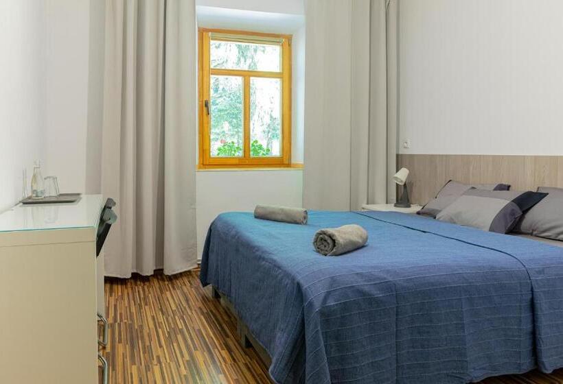 Schronisko Pttk Pasterka