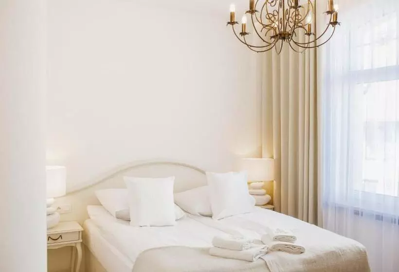 Aamiaismajoitus (B&B) Columbus Ustka   Marynarki Polskiej 2