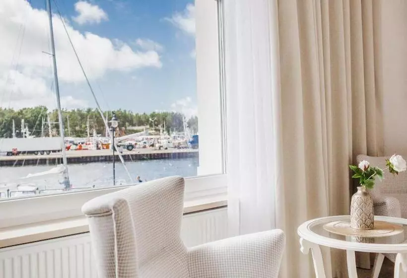 Aamiaismajoitus (B&B) Columbus Ustka   Marynarki Polskiej 2