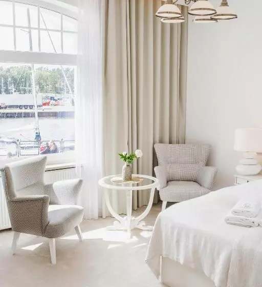 Aamiaismajoitus (B&B) Columbus Ustka   Marynarki Polskiej 2