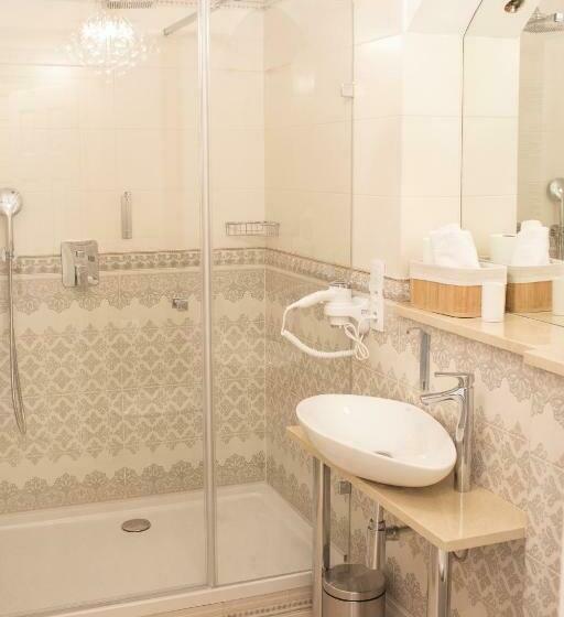 住宿加早餐  Columbus Ustka   Marynarki Polskiej 2