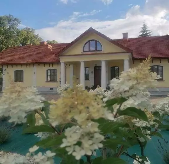 ベッドアンドブレックファースト Dom Weselny  Dwór W Jurowcach