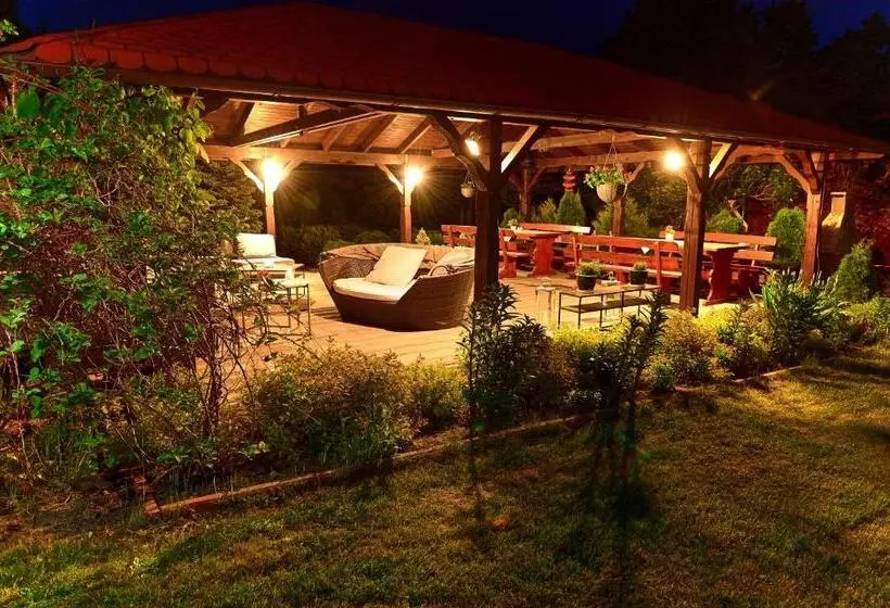 Aamiaismajoitus (B&B) Willa Mycyny Oraz Domki