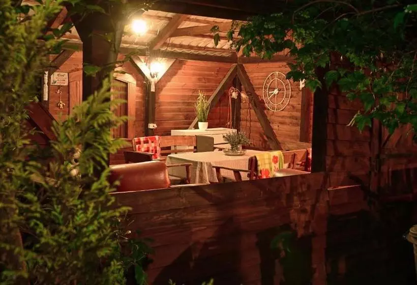 Aamiaismajoitus (B&B) Willa Mycyny Oraz Domki