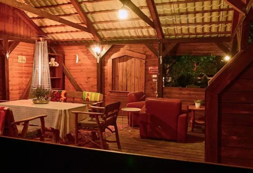 Aamiaismajoitus (B&B) Willa Mycyny Oraz Domki