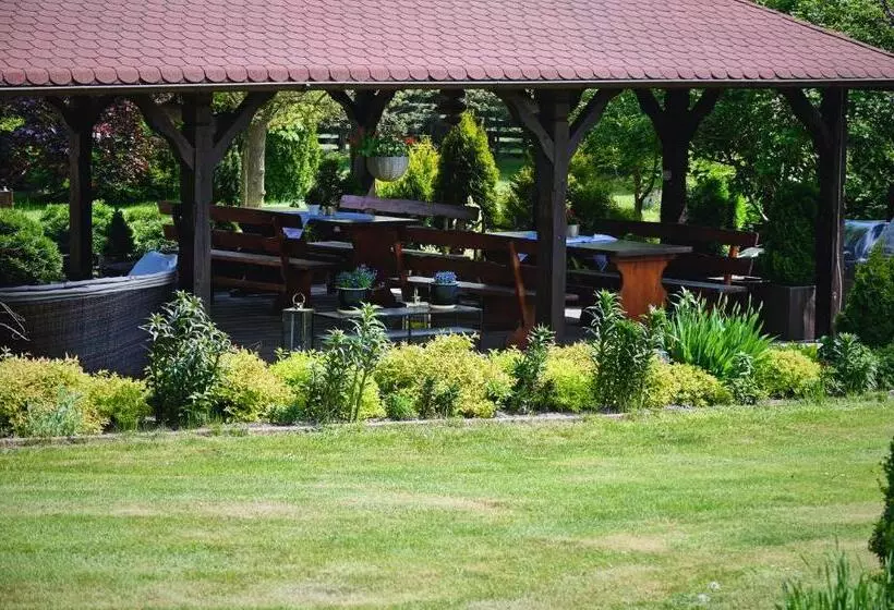 Aamiaismajoitus (B&B) Willa Mycyny Oraz Domki