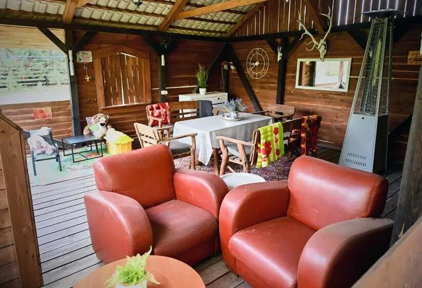 Aamiaismajoitus (B&B) Willa Mycyny Oraz Domki