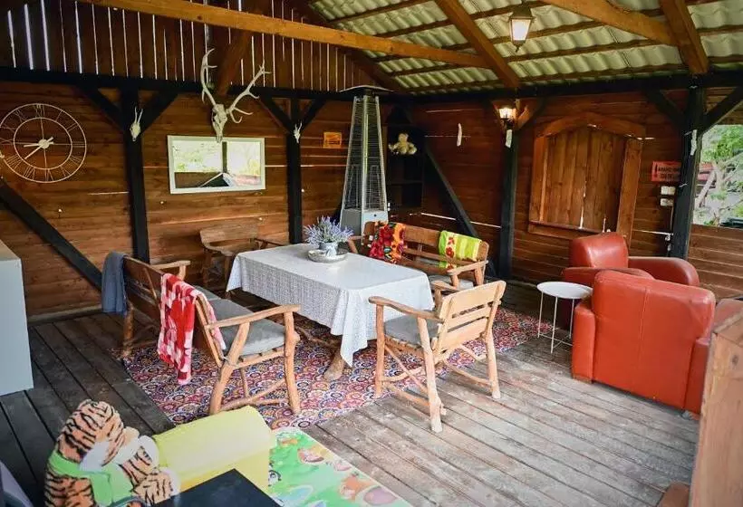 Aamiaismajoitus (B&B) Willa Mycyny Oraz Domki