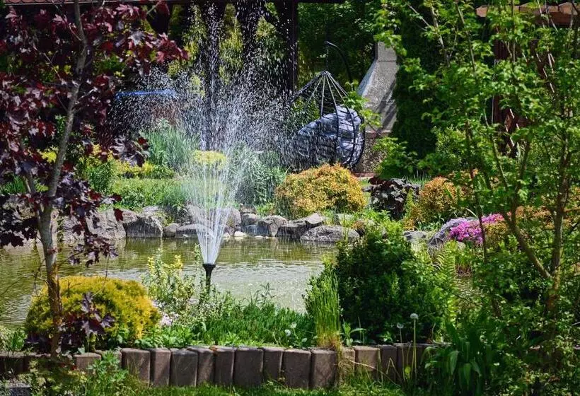 Aamiaismajoitus (B&B) Willa Mycyny Oraz Domki