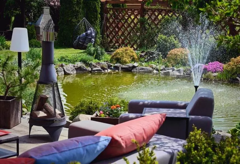 Aamiaismajoitus (B&B) Willa Mycyny Oraz Domki