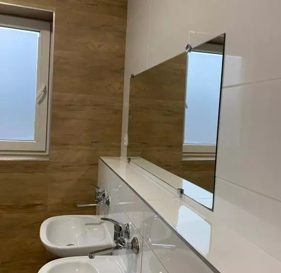 ユースホステル Hgs Home Noclegi Pracownicze Parking , łazienki