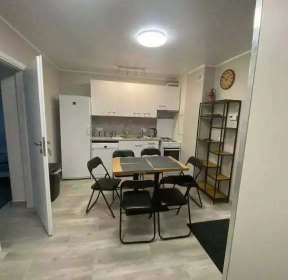 Retkeilymaja Noclegi Pracownicze Parking Busy