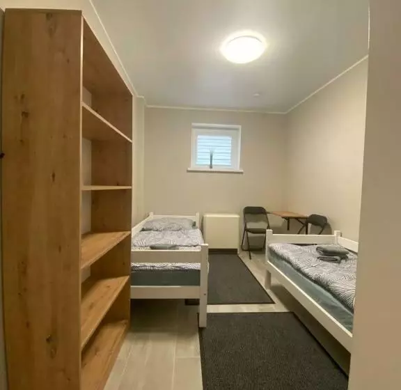 Retkeilymaja Noclegi Pracownicze Parking Busy