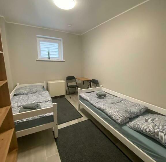 הוסטל Noclegi Pracownicze Parking Busy