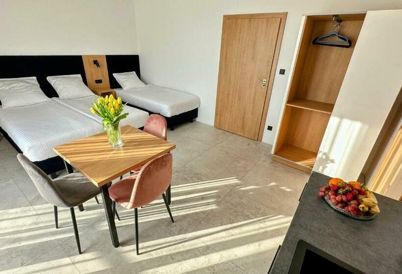 Pension Bursztynowa Rosa & Wypożyczalnia Rowerów Elektrycznych