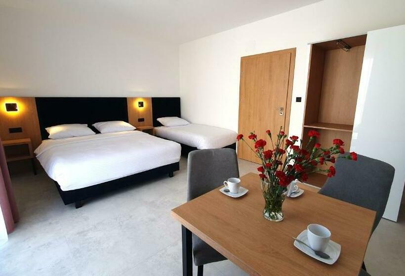 Pension Bursztynowa Rosa & Wypożyczalnia Rowerów Elektrycznych