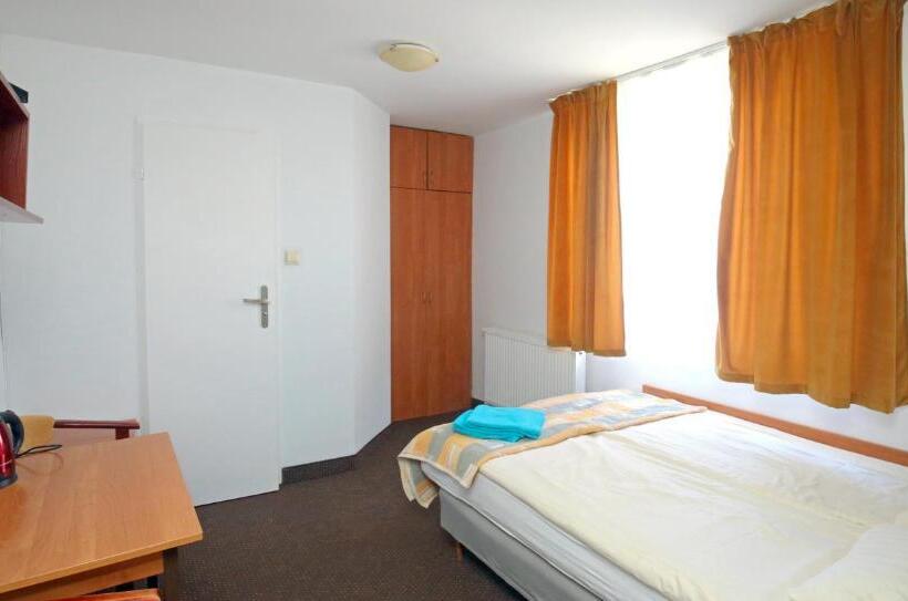 פנסיון Willa Opal