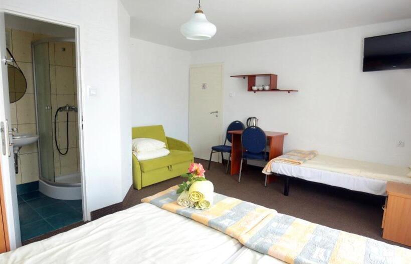 פנסיון Willa Opal